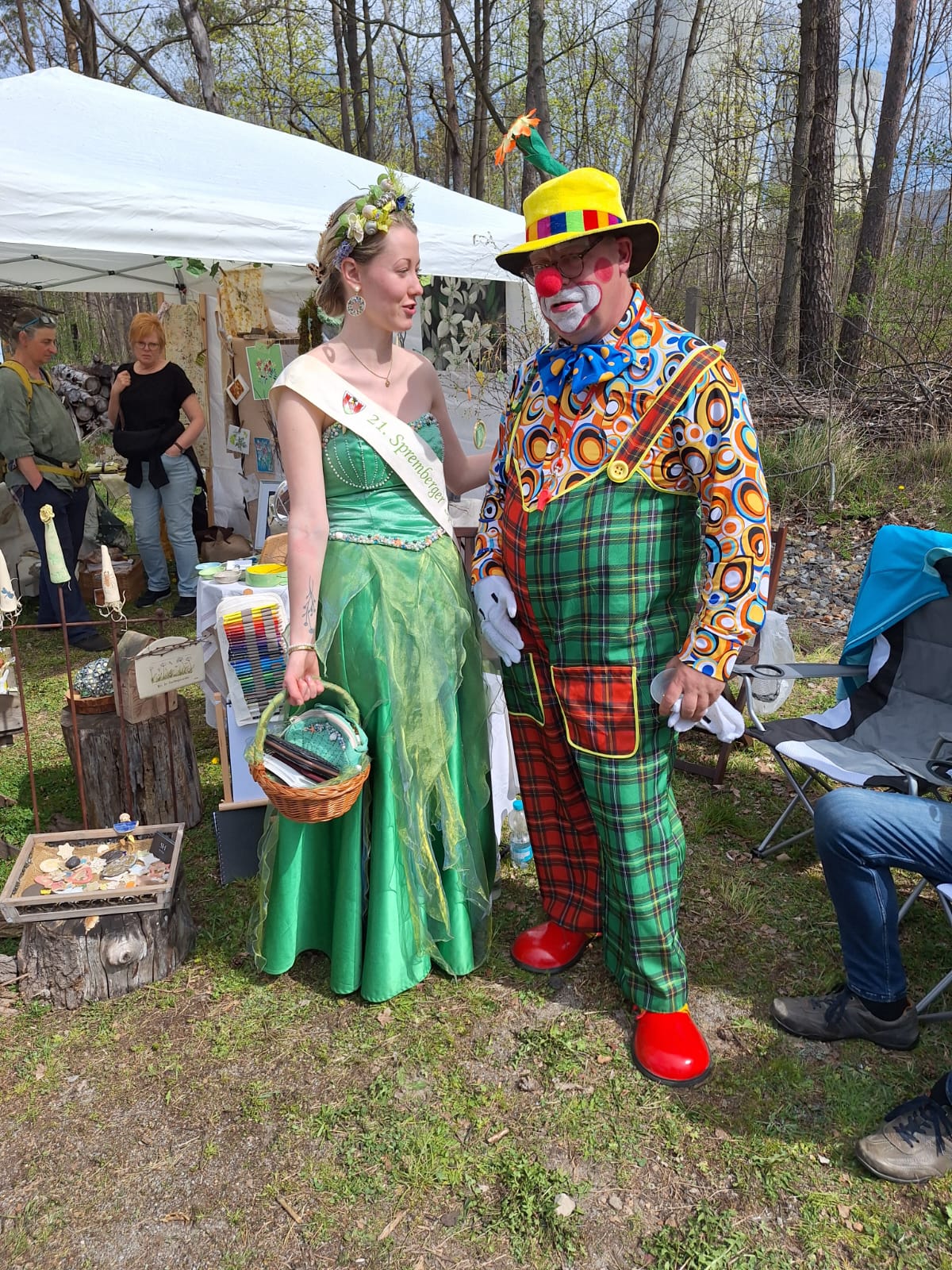 Hoheiten und kostümierte Gäste beim Spremberger Heimatfest